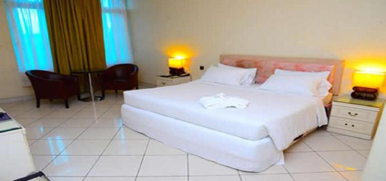 Golden Royale Hotel Enugu Buitenkant foto