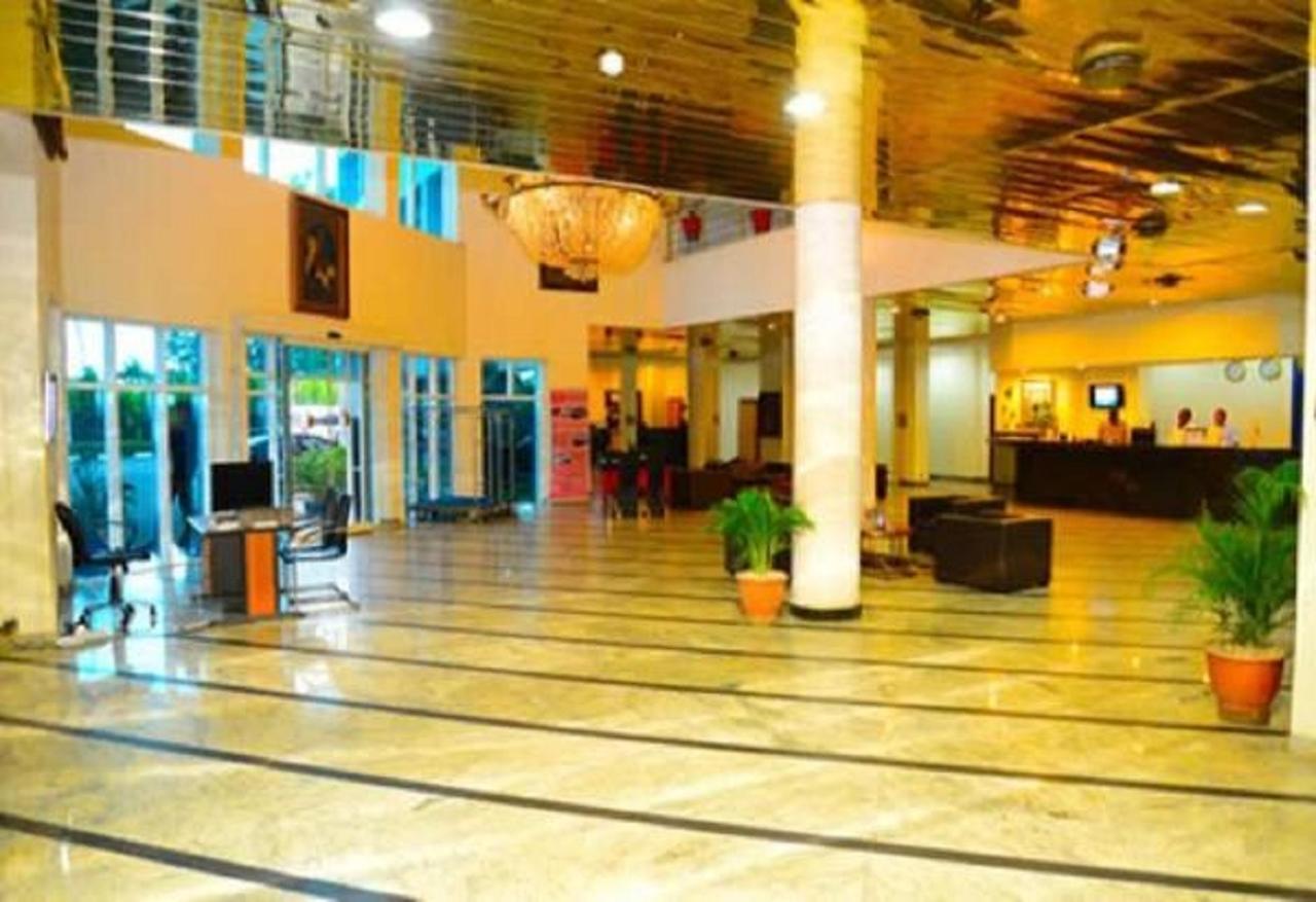 Golden Royale Hotel Enugu Buitenkant foto