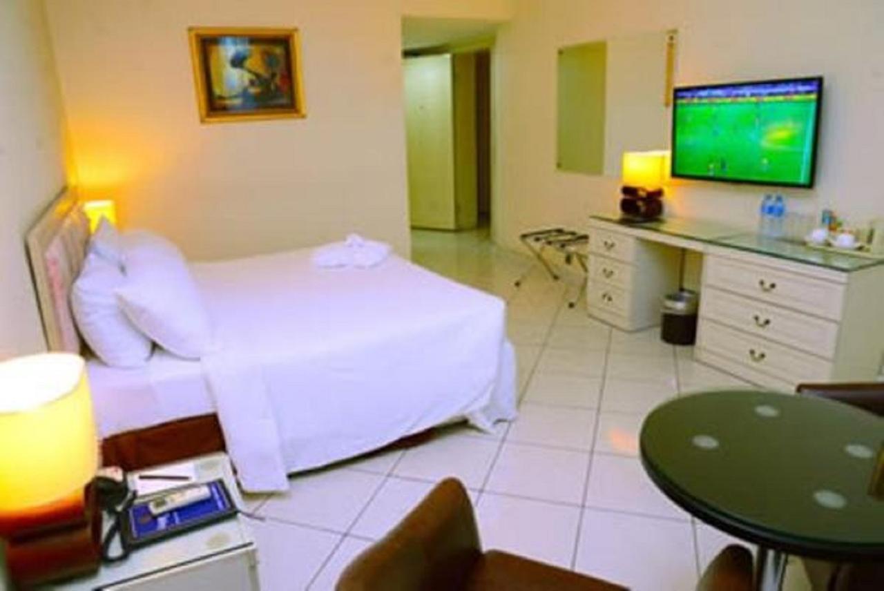 Golden Royale Hotel Enugu Buitenkant foto
