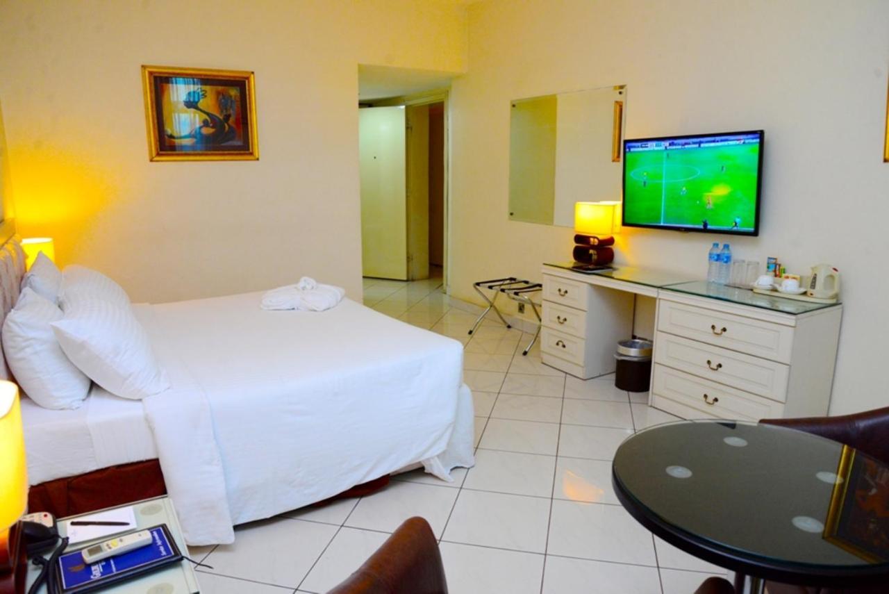 Golden Royale Hotel Enugu Buitenkant foto