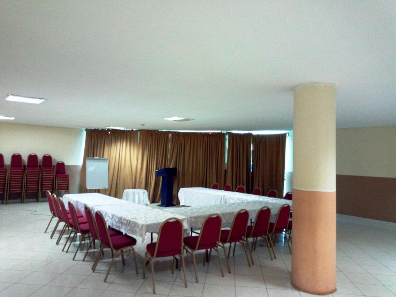 Golden Royale Hotel Enugu Buitenkant foto
