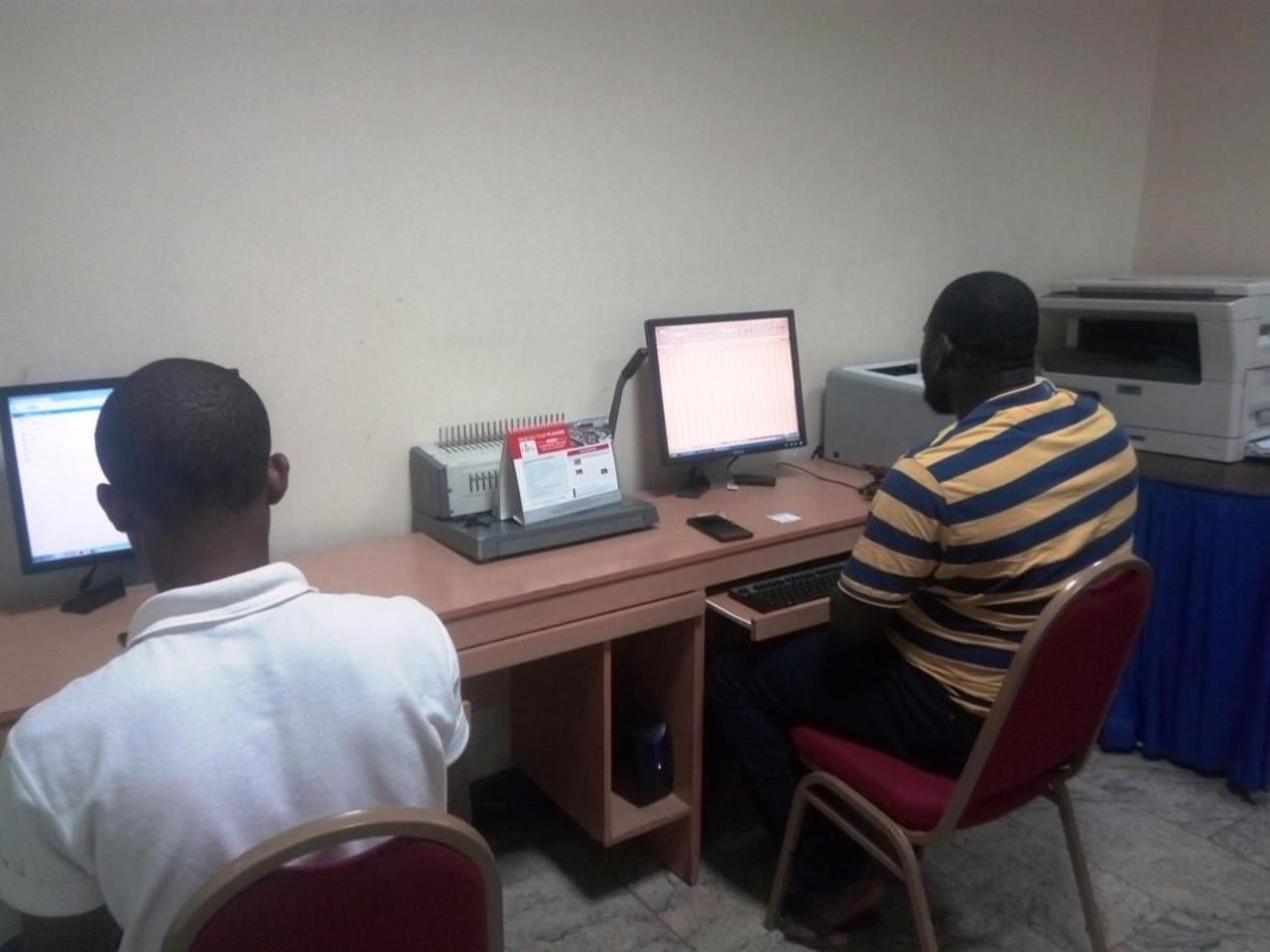 Golden Royale Hotel Enugu Buitenkant foto