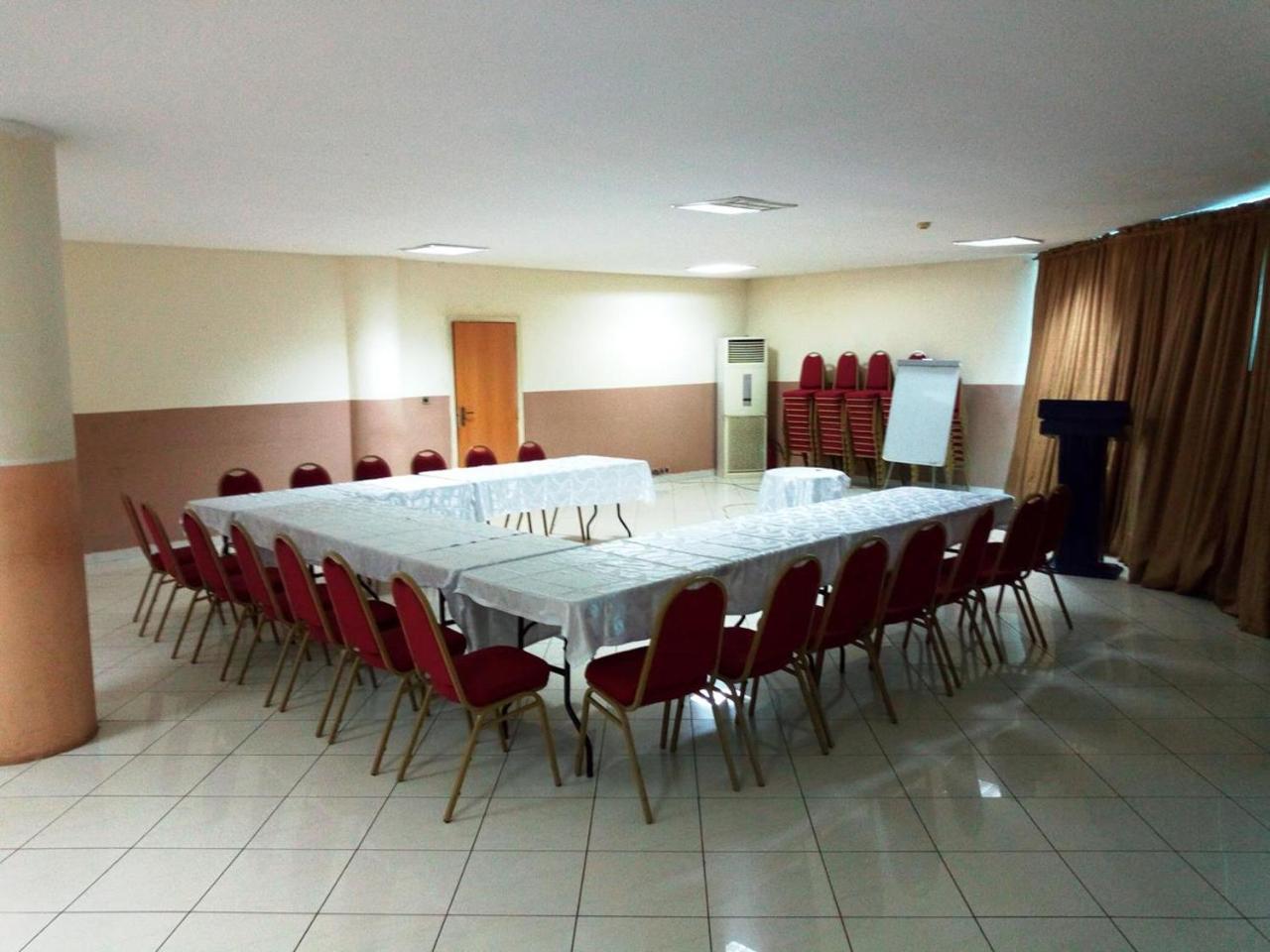 Golden Royale Hotel Enugu Buitenkant foto