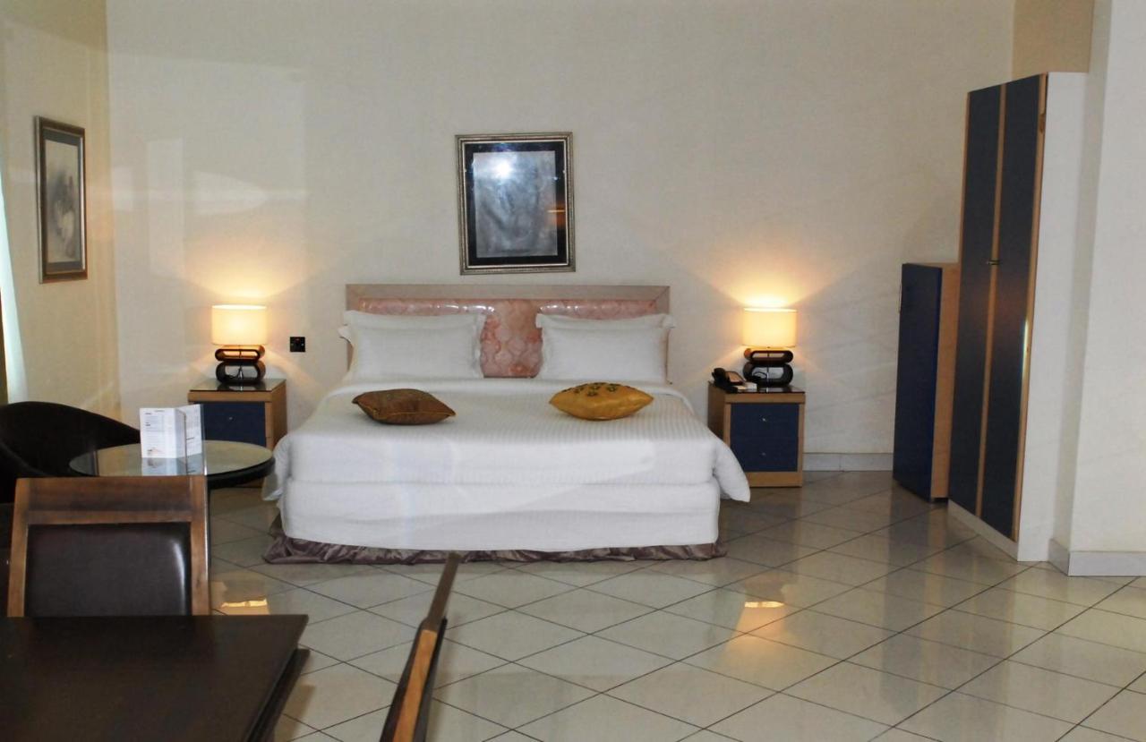 Golden Royale Hotel Enugu Buitenkant foto