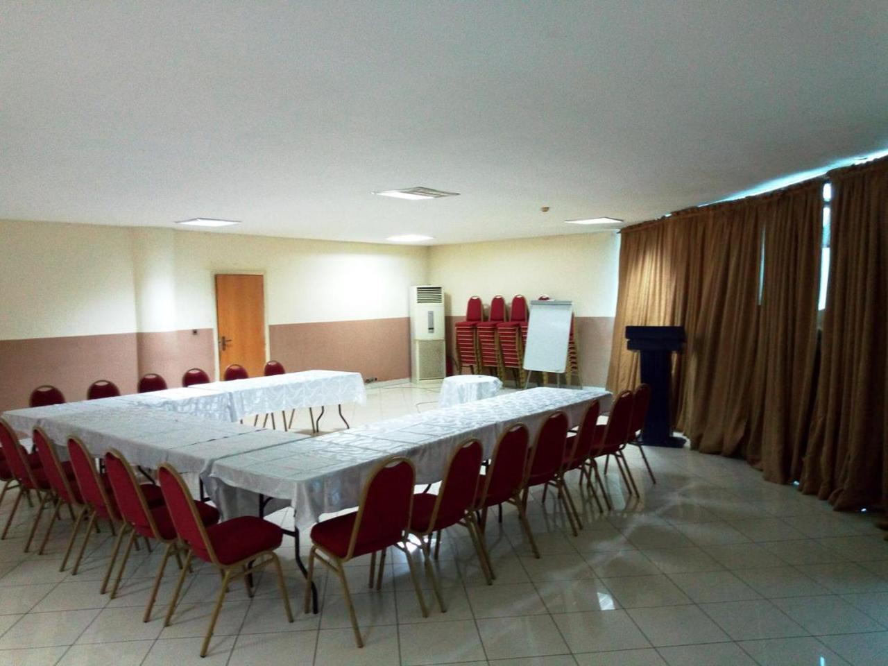 Golden Royale Hotel Enugu Buitenkant foto